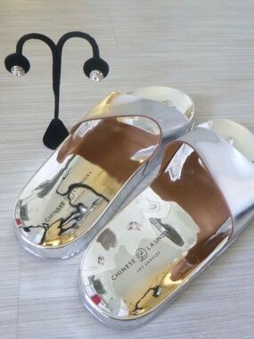 CHINESE LAUNDRY SILVER SHINE SLIDES SHOES SZ-7 FLATS NEW w/BONUS GIFT NWT